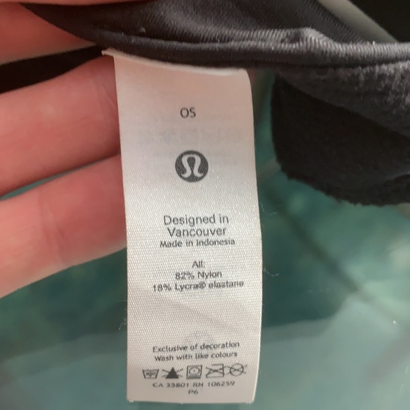 Lululemon Beanie with pony tail cut out - Picture 3 of 5